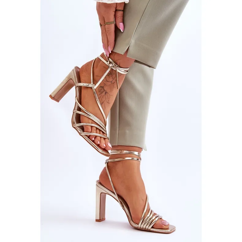 FJ1 Modieuze gebonden gouden Tessoro sandalen met hoge hak